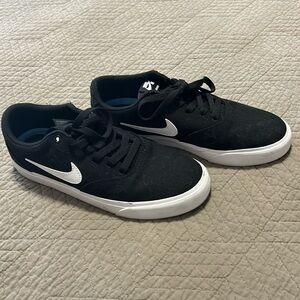 Nike SB Charge men’s sneakers size 7
